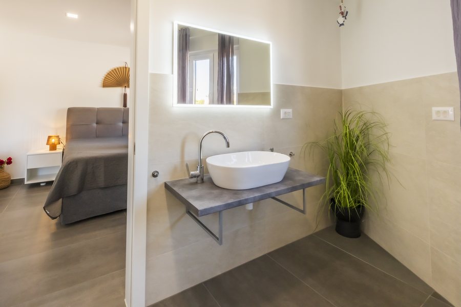 The bathroom of bedroom 3, opening off the room