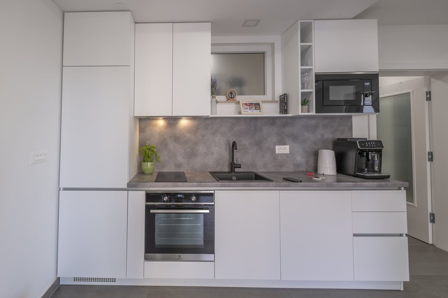 The second kitchen, with oven, hob and coffee machine